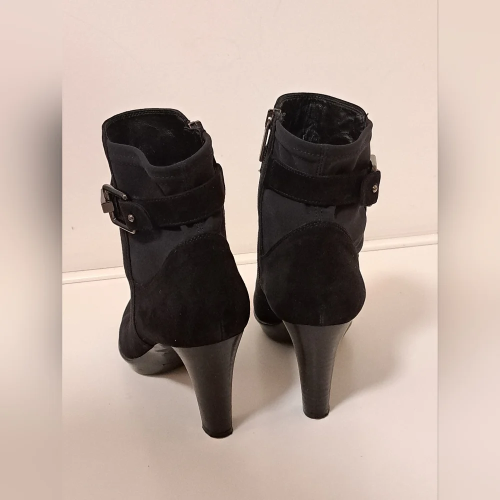 Aquatalia Dorotea Black Suede Waterproof Ankle Bootie Misses Size 8 - Picture 7 of 9